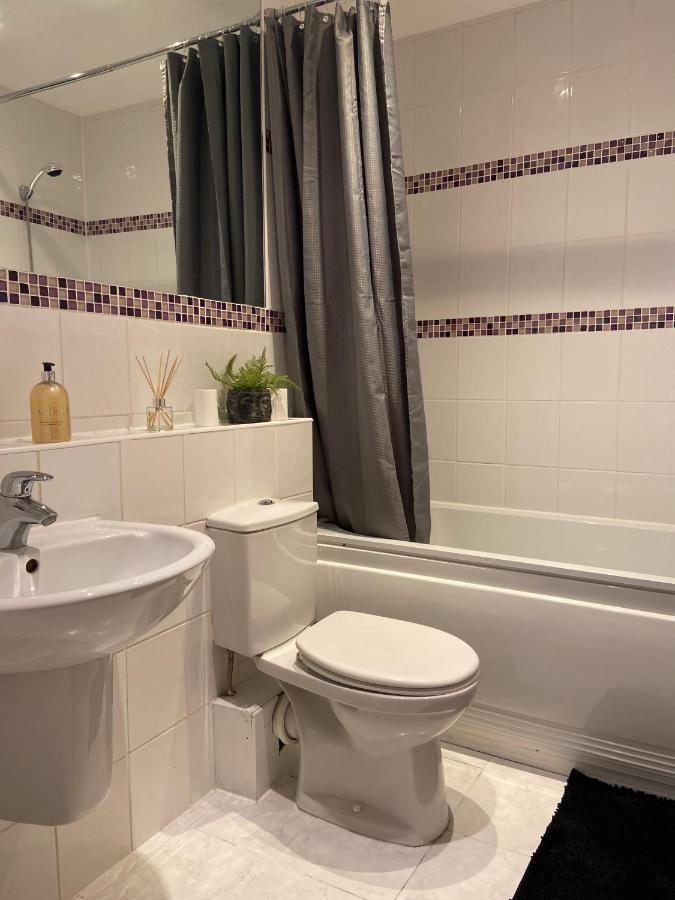2 Bedroom, 2 Bathroom Apartment With Free Parking In A Great Location Cambridge  Extérieur photo