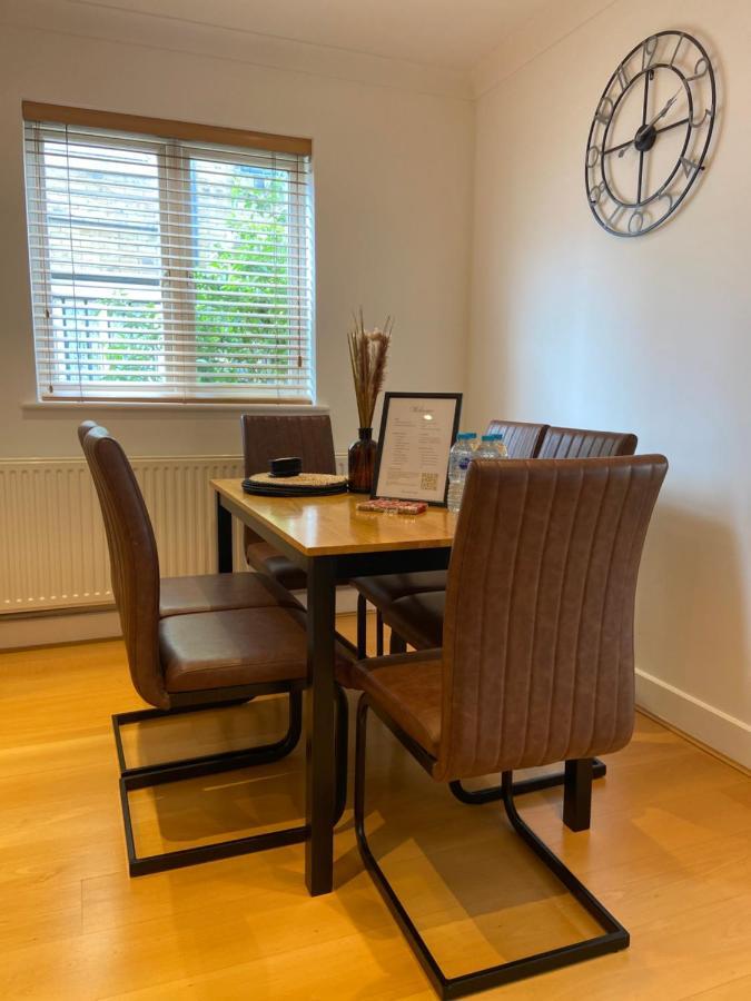 2 Bedroom, 2 Bathroom Apartment With Free Parking In A Great Location Cambridge  Extérieur photo