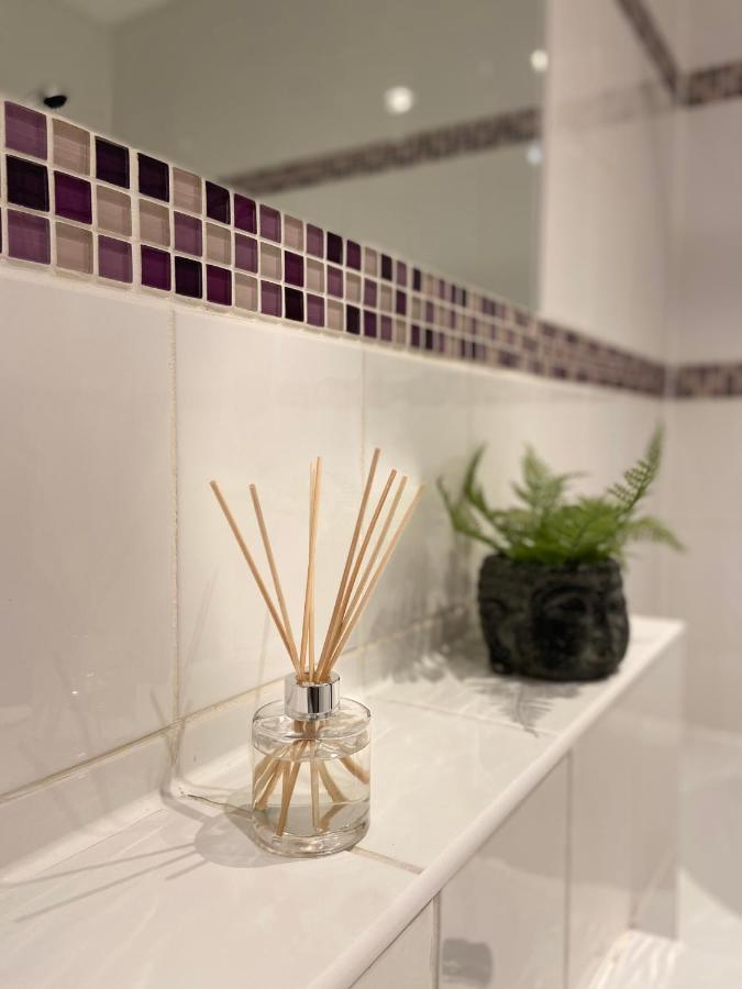 2 Bedroom, 2 Bathroom Apartment With Free Parking In A Great Location Cambridge  Extérieur photo