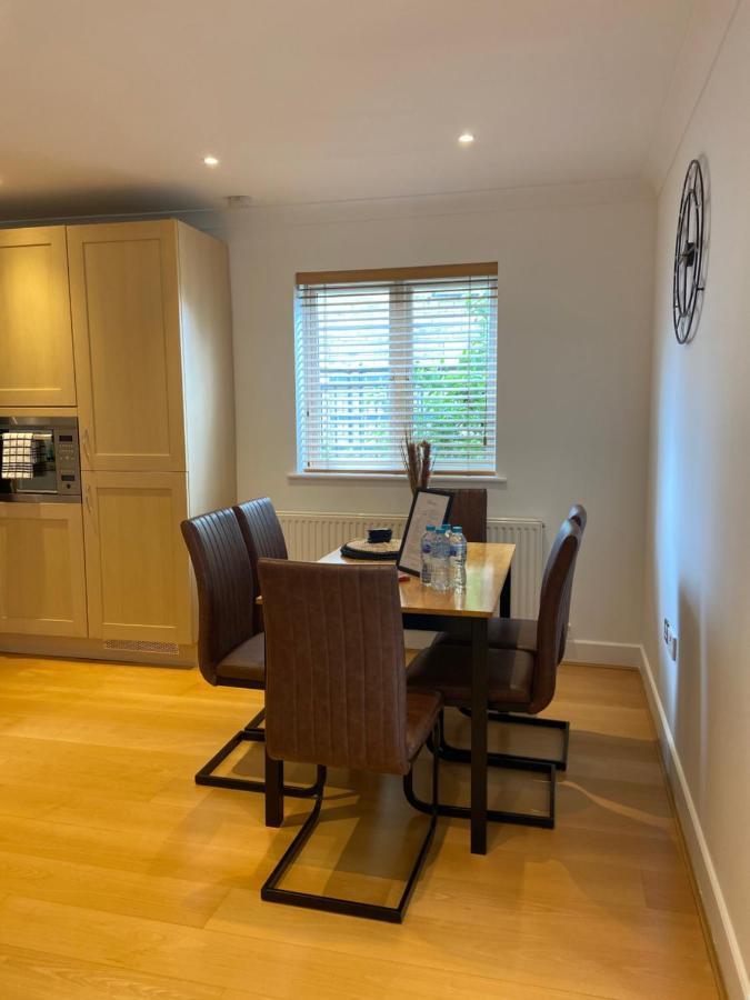 2 Bedroom, 2 Bathroom Apartment With Free Parking In A Great Location Cambridge  Extérieur photo