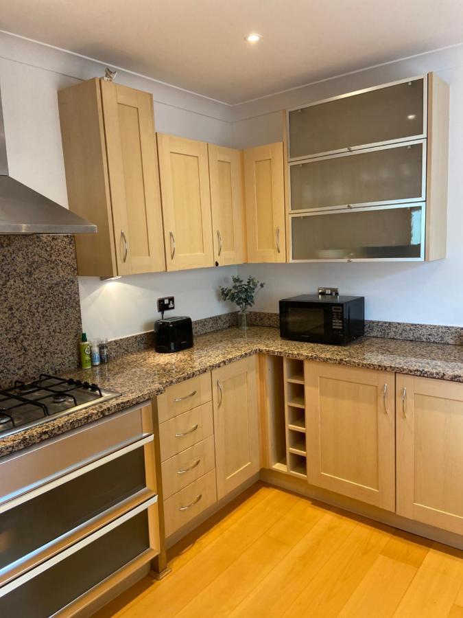 2 Bedroom, 2 Bathroom Apartment With Free Parking In A Great Location Cambridge  Extérieur photo