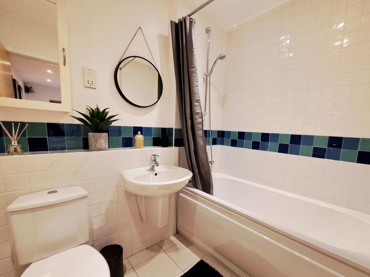 2 Bedroom, 2 Bathroom Apartment With Free Parking In A Great Location Cambridge  Extérieur photo