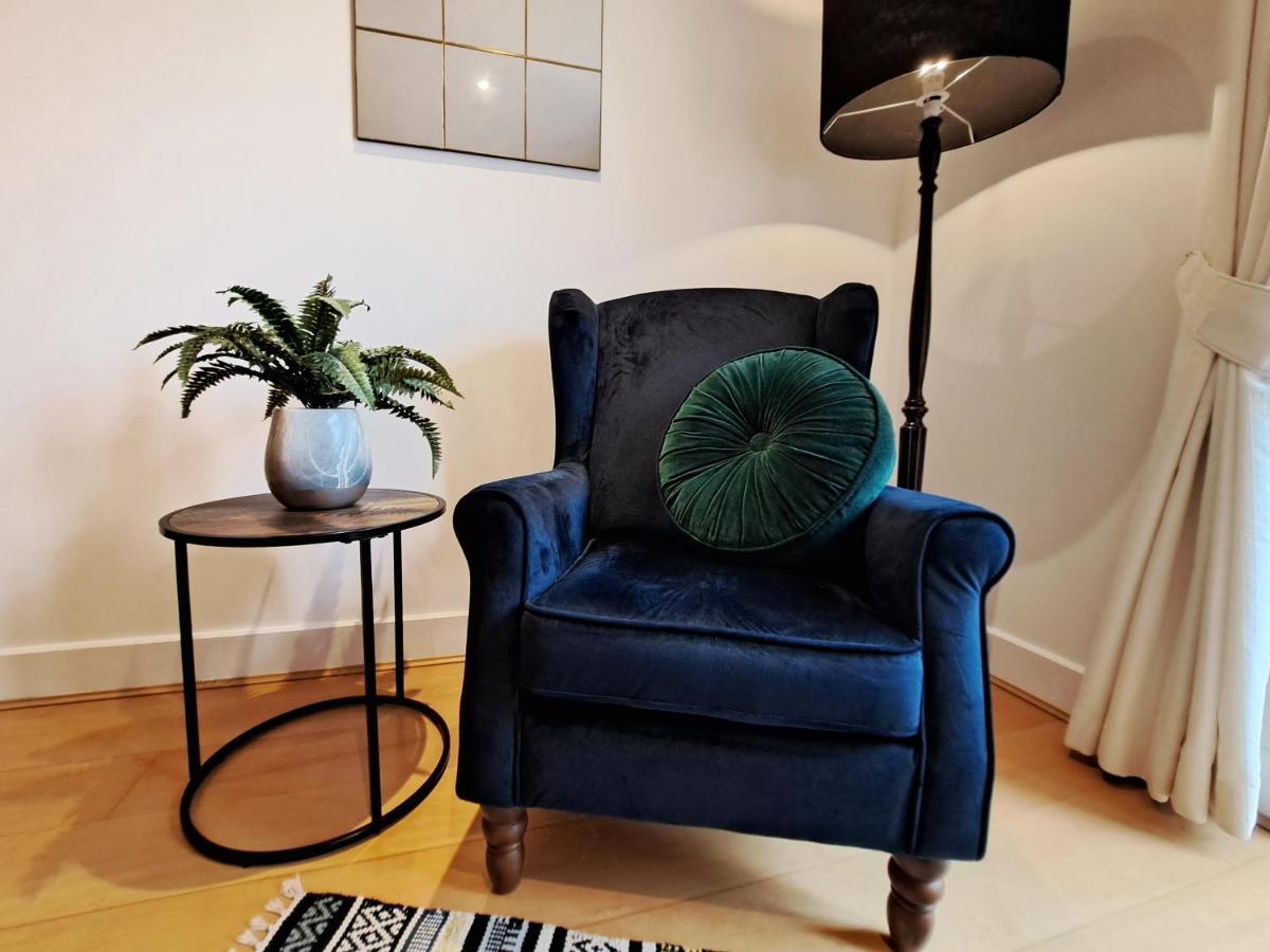 2 Bedroom, 2 Bathroom Apartment With Free Parking In A Great Location Cambridge  Extérieur photo