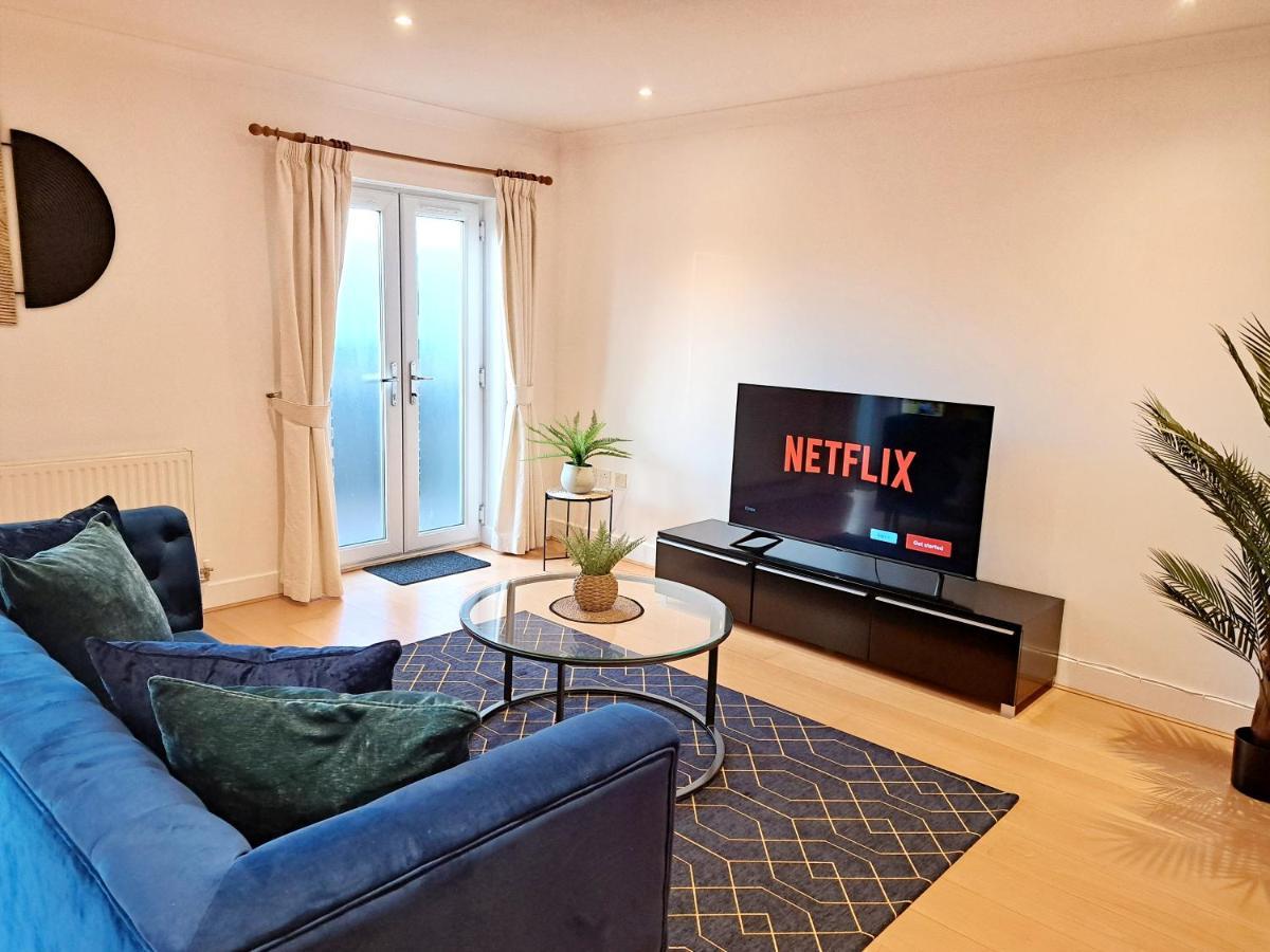 2 Bedroom, 2 Bathroom Apartment With Free Parking In A Great Location Cambridge  Extérieur photo