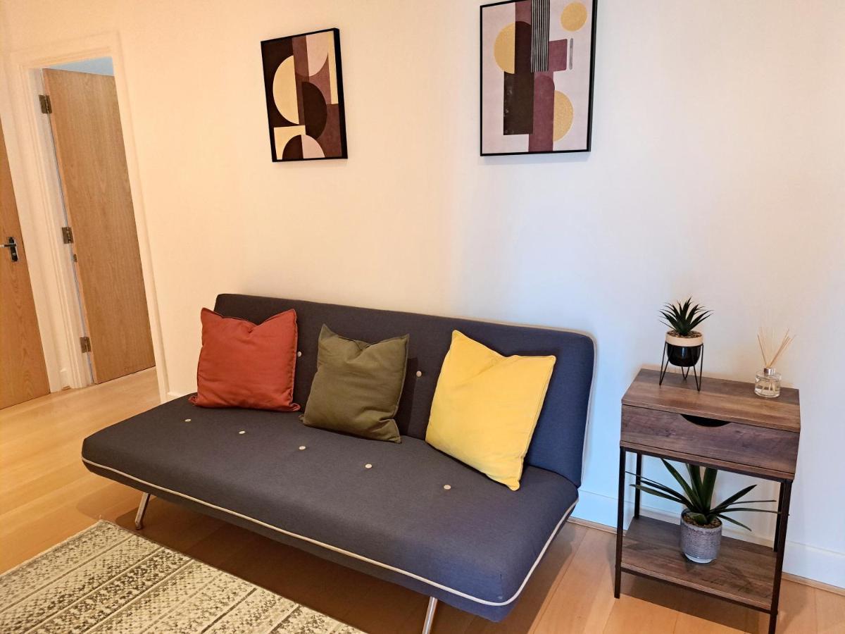 2 Bedroom, 2 Bathroom Apartment With Free Parking In A Great Location Cambridge  Extérieur photo