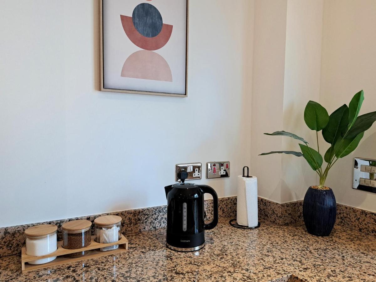 2 Bedroom, 2 Bathroom Apartment With Free Parking In A Great Location Cambridge  Extérieur photo